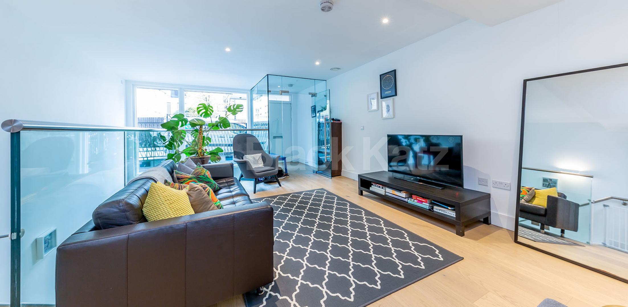 			2 BED 2 BATH + TERRACE!, 2 Bedroom, 1 bath, 1 reception Flat			 Rochester Place, CAMDEN